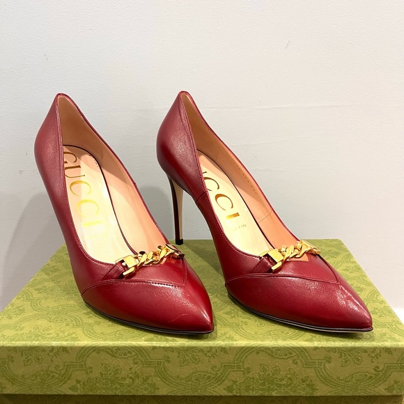 Gucci Sylvie Chain Leather Pumps - Picture 2 of 5